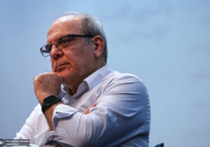 پرسش عباس عبدی در باره محکومیت مشاور عالی وزیر راه دولت سیزدهم/ چرا اینقدر دیر حکم را اجرا می کنید؟