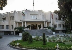 خبر مهم رییس دفتر پزشکیان درباره اینترنت سفید؛ همه لغو میشود، حتی اعضاء هیئت دولت! /پاسخهای سقاب اصفهانی به خبرنگاران درباره آلودگی هوا در لباس عزا