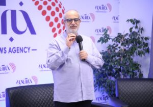 حسام الدین آشنا: توییتر و فیسبوک متهم ۸۸ هستند/  در عرض یک شب تا صبح، ایران می‌تواند بسته ترین اینترنت جهان شود