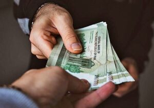 آماری نگران‌کننده از تعداد خانوارهای زیر خط فقر/ قدرت خرید حقوق‌بگیران یک‌دهم شد