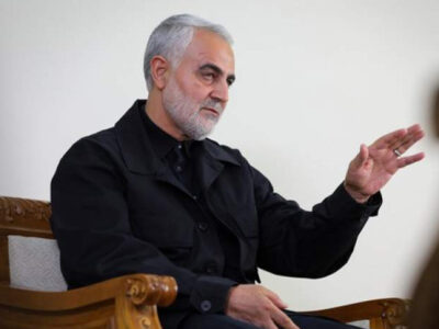 ببینید | انتشار نخستین تصویر شهید حاج قاسم سلیمانی در کنار مادرشان