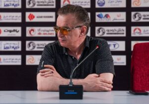 ببینید | گریه زنوزی روی آنتن زنده صداوسیما به خاطر وضعیت فوتبال و فحاشیهای قومیتی در ورزشگاهها