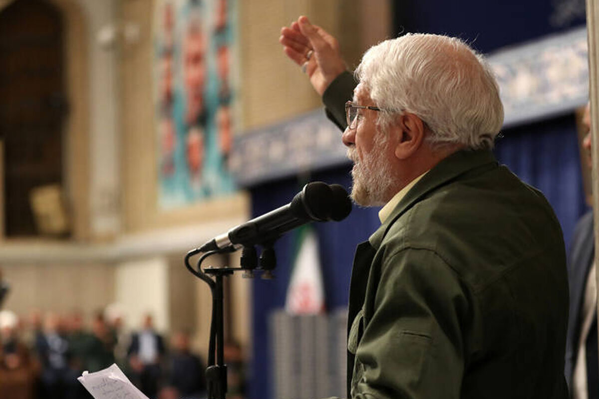 وقتی صادق آهنگران برای هدیه روز زن طلای همسرش را فروخت! وقتی صادق آهنگران برای هدیه روز زن طلای همسرش را فروخت!