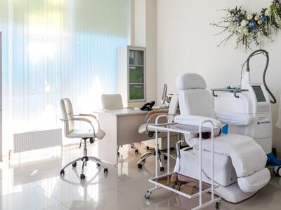 تبلیغ کلینیک زیبایی متخلف توسط یک نماینده مجلس / توضیح بازپرس دادسرای جرایم پزشکی تهران درباره دروغ ایمپلنت یک ساعته!