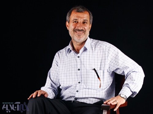 دم دبیر گرم که با گردن کلفتی از دولتی‌ها پول می‌گیرد و خرج ورزش می‌کند