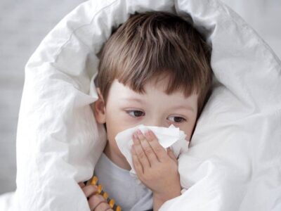 توصیه‌های یک متخصص: احتمال افزایش مرگ‌ومیرها بر اثر آنفلوآنزا/ گروه‌های پرخطر با علائم کم هم به پزشک مراجعه کنند/ خودسرانه آنتی‌بیوتیک مصرف نکنید