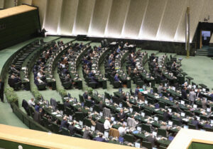 جلسه غیرعلنی مجلس برای بررسی مشکلات ارزی و معیشتی/ پزشکیان چه زمانی به مجلس می رود؟