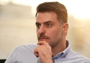 ببینید | انتقاد تند علی ضیا از پزشکیان:  ای کاش در سیاست نیامده بود / دکمه اتوپایلوت را زده و مملکت را رها کرده است!