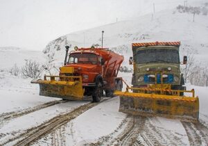 مسدود شدن محورهای این استان در پی بارش برف و باران