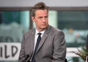 پزشک مرتبط با مرگ متیو پری بر اثر کتامین به هشت ماه حبس خانگی محکوم شد