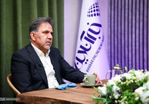 عباس آخوندی: تماشای تلویزیون ایران عین مبارزه با نفس است