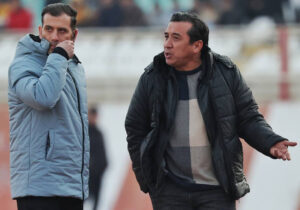 ببینید | حرکت زشت و منشوری خداداد عزیزی در کنار زمین؛ مسئولین کجا هستند؟