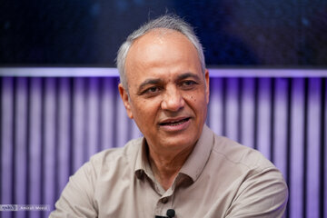 زیدآبادی: آقای سخنگو مگر اصلا مذاکره‌ای در میان است؟ / وضع به گونه‌ای است که اگر حتی روزنامه‌ها درباره "مذاکره" چیزی بنویسند تذکر می‌گیرند!