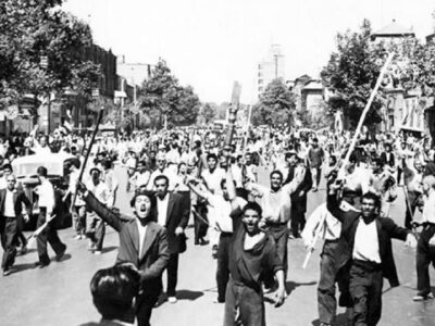 مهندسی اجتماعی آمریکا در کودتای ۲۸ مرداد به روایت مورخ هندی