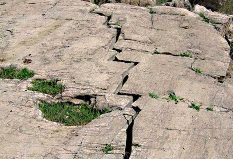 خشکسالی و فرونشست؛ دو عامل همافزا در بحران لرزهای تهران/ بحران پمپاژ آب، احتمال زلزله بزرگ را افزایش میدهد/ خطرناکترین گسل ایران کجاست؟