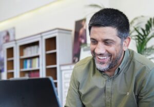 واکنش دبیر به مهاجرت معصومی؛ همه زورم را میزنم که او از ایران نرود!