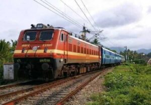 ببینید | لحظه ترسناک خرد شدن شیشه مقابل صورت دختر جوان