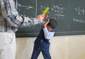 در صورت هتک حرمت معلم، تکلیف چیست؟/ «ممنوعیت تنبیه بدنی دانش‌آموزان» در مدارس ابلاغ شد