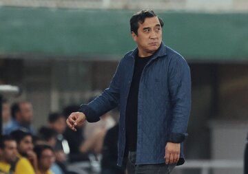 حمله به الفاظ رکیک خدادادعزیزی در برنامه تلویزیونی/ او همان حرفهایی را که کنار زمین حواله دیگران می کند روی آنتن برای خانواده ها زد