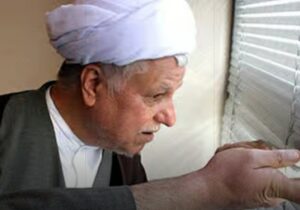 خاطرات هاشمی: در مراسم روز دانشجو، بین بسیجی‌ها و لیبرال‌ها درگیری پیش ‌آمده است