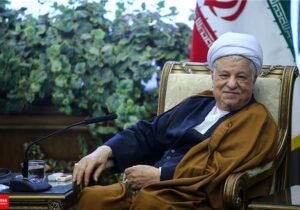 خاطرات هاشمی: ، کارگرمان از نوق آمد، گفت، امسال از مجموعه اشجار پسته حدود ۳۰ تُن محصول به دست آمده