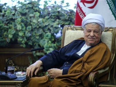 خاطرات هاشمی: ، کارگرمان از نوق آمد، گفت، امسال از مجموعه اشجار پسته حدود ۳۰ تُن محصول به دست آمده