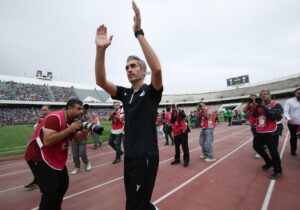 مغز متفکر وسط زمین، روی نیمکت مس