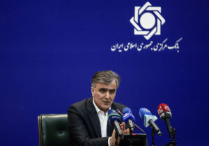 روزنامه جمهوری اسلامی: در ۳سال گذشته هر وعده ای که رئیس بانک مرکزی داده خلافش اتفاق افتاده