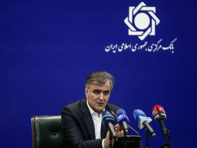 روزنامه جمهوری اسلامی: در ۳سال گذشته هر وعده ای که رئیس بانک مرکزی داده خلافش اتفاق افتاده