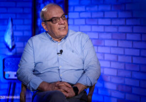 عباس عبدی: اینکه پزشکیان گفت قانون حجاب را اجرا نمیکند اتفاق سیاسی بزرگی بود، اما عدهای هیچ ارادهای برای پایان دادن به این داستان ندارند