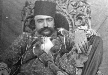 خاطرات ناصرالدین‌شاه: انیس‌الدوله را دیدم سوار خر سفیدی بود، به زیارت می‌رفت؛ بسیار خنده‌ام گرفت