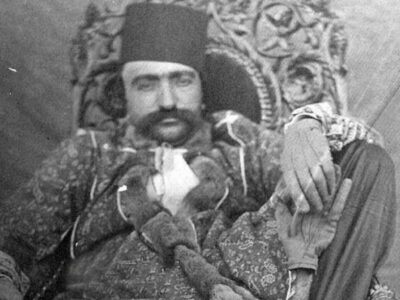 خاطرات ناصرالدین‌شاه: انیس‌الدوله را دیدم سوار خر سفیدی بود، به زیارت می‌رفت؛ بسیار خنده‌ام گرفت