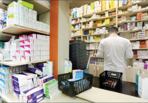 اولتیماتوم داروسازان به وزارت بهداشت/ داروخانه‌ها از ۱۵ دی بابت خرید دارو چک صادر نمی‌کنند