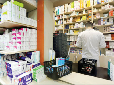 اولتیماتوم داروسازان به وزارت بهداشت/ داروخانه‌ها از ۱۵ دی بابت خرید دارو چک صادر نمی‌کنند