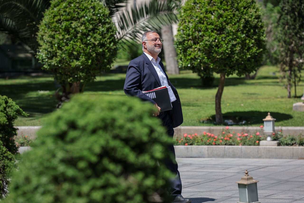 انتخاب مجدد زاکانی برای شهرداری تهران فقط یک راه دارد؛ تغییر قانون/ «پزشکیان در برابر لابی‌ها مقاوت کند»/ زاکانی هنوز هم سودای ریاست جمهوری دارد