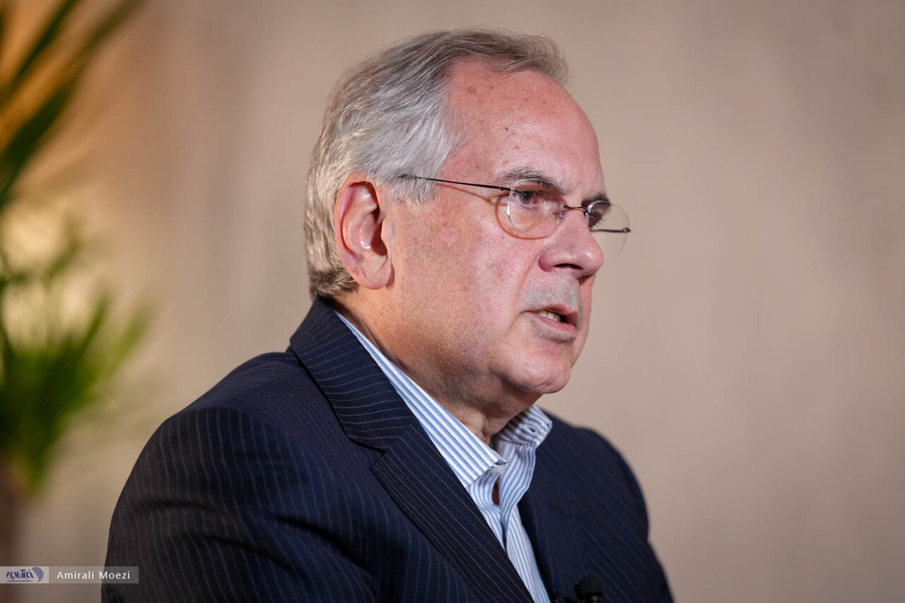 سریع القلم و بازخوانی نقش کلیدی ترین طبقه / چرا سریعالقلم، «قانونگرایی» طبقه متوسط را راه نجات ایران میداند؟ / طبقه متوسط موتور توسعه پایدار سریع القلم و بازخوانی نقش کلیدی ترین طبقه / چرا سریعالقلم، «قانونگرایی» طبقه متوسط را راه نجات ایران میداند؟ / طبقه متوسط موتور توسعه پایدار