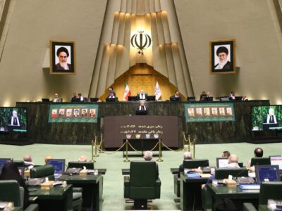 یک نماینده مجلس: کاری با اسرائیل کودککش و آمریکای جنایتکار نداریم؛ ما قوه ناظر هستیم/ ارز ۱۲۳ تومان و سکه ۱۳۰ میلیون شده، در مجلس چه میکنیم؟