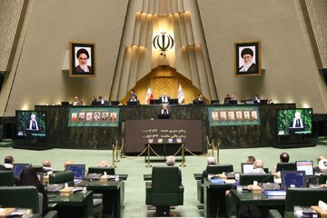 یک نماینده مجلس: کاری با اسرائیل کودک‌کش و آمریکای جنایتکار نداریم؛ ما قوه ناظر هستیم/ ارز ۱۲۳ تومان و سکه ۱۳۰ میلیون شده، در مجلس چه می‌کنیم؟