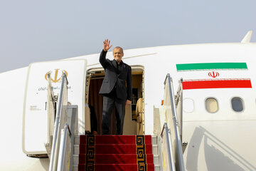 پزشکیان وارد آستانه پایتخت قزاقستان شد