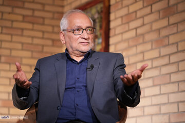 پیشنهاد حسین مرعشی برای حل بحران کشور/ شرایط کنونی به‌عنوان «وضعیت اضطراری» تلقی شود