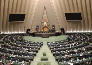 نماینده مجلس: شنیده ها حاکی است که دولت قصد دارد نرخ ارز ترجیحی را به بالای ۴۰ هزار تومان ببرد/ ما چوب لای چرخ دولت نمی گذاریم