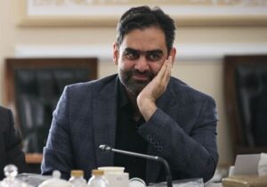 عصبانیت ثابتی از بازگشت همتی به بانک مرکزی؛ این انتصاب لجبازی دولت با مردم و مجلس است/ به همتی برای مبارزه با مفاسد بانک های خصوصی امیدی ندارم