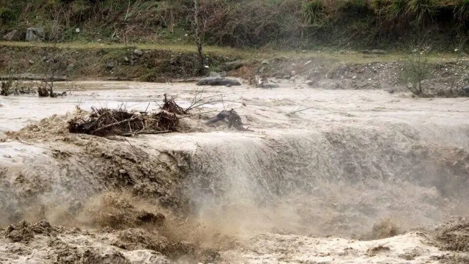 ببینید | طغیان رودخانهها در پی بارش باران در شهرستان ملکشاهی استان ایلام ببینید | طغیان رودخانهها در پی بارش باران در شهرستان ملکشاهی استان ایلام