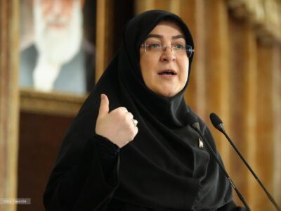 ببینید | ترک محل سخنرانی توسط سخنگوی دولت در دانشگاه یزد؛ افرادی در بیرون مرزها از اینکه شما بر مادر خودتون میتازید خوشحال خواهند شد