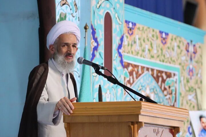 امام جمعه قزوین: از اختلاط زن و مرد در اماکن عمومی پرهیز شود / خطیب ساری: فرهنگ غربی این است؛«بخور، بپوش برقص»/ این آزادی جهنم می‌آورد