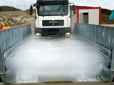 ببینید | نجات معجزهآسای راننده کامیون