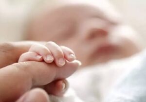 ۲ میلیون تومان ماهانه برای حمایت از مادران/ جزئیات اجرای کارت امید مادر