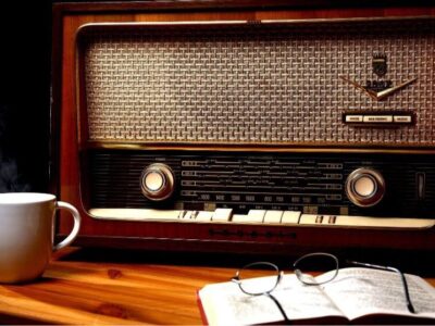 عطر یاس در هوای صدا/ رادیوها با دهها برنامه آیینی به استقبال روز مادر رفتند