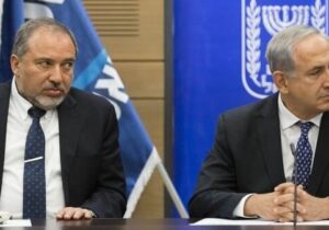 لیبرمن: نتانیاهو از نظامیان دزدی کرده و به حریدیها میبخشد