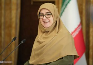 مهاجرانی: نمی‌شود مردان بنشینند و درباره موضوعات اجتماعی به تنهایی تصمیم بگیرند/ بیان داستان «فیل در اتاق تاریک» درباره خطا در سیاستگذاری